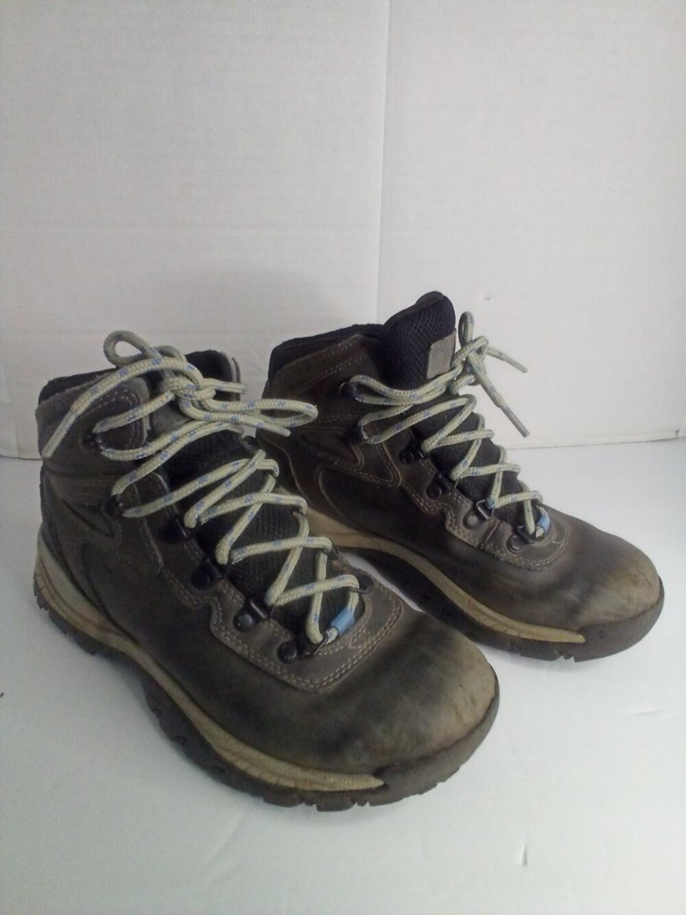 Columbia Hiking Boots Women 7.5 Waterproof Outdoor Lace Up Gray